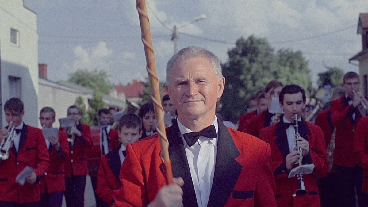 Shorts: The World Laughs With You